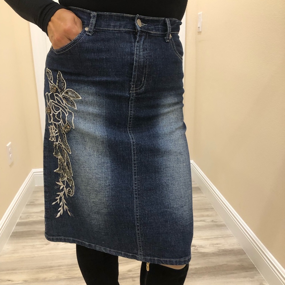 Embroidered Denim Skirt with Floral Design Size 7/8
